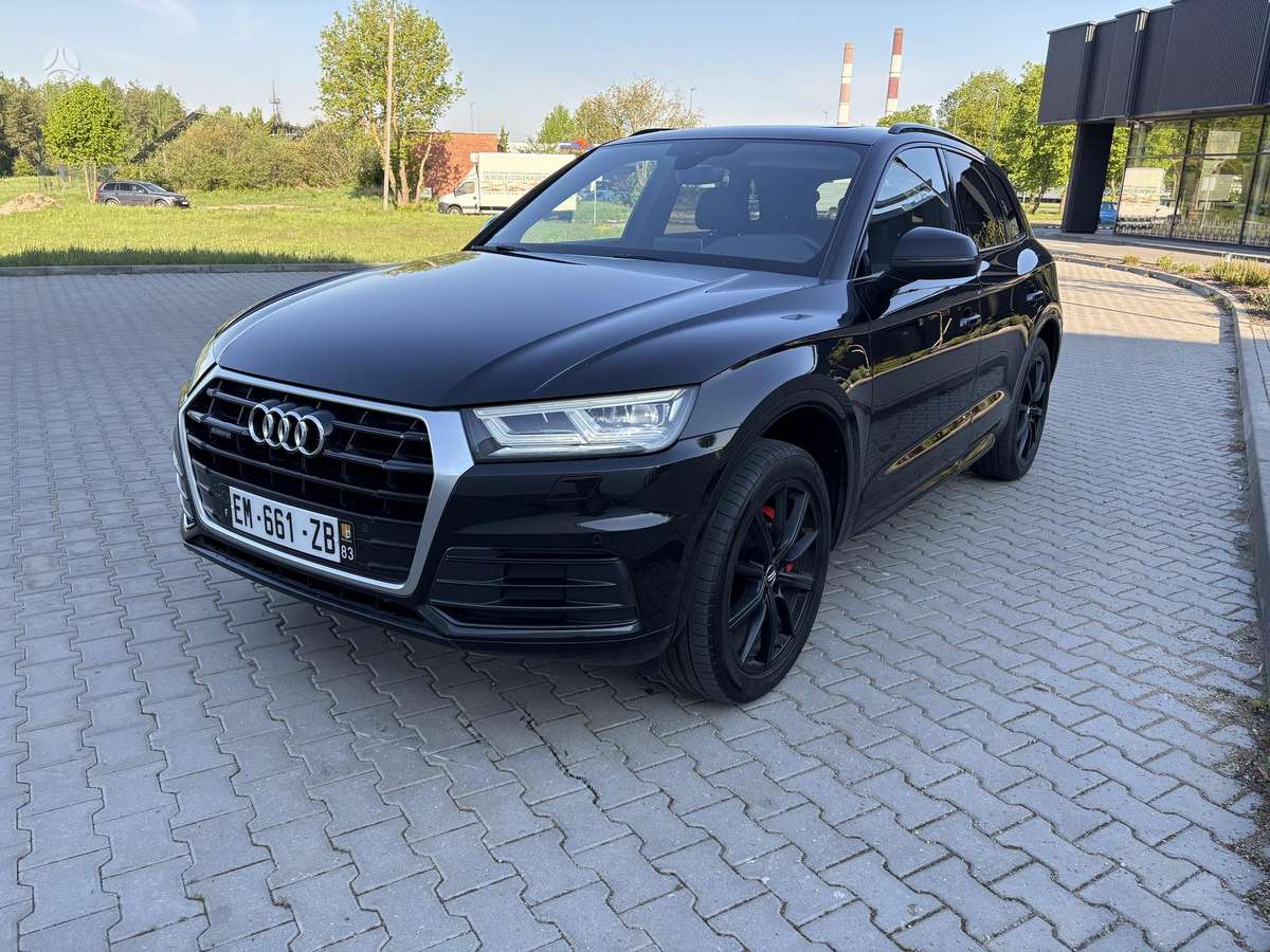 Audi Q5, 2.0 l., off-road / crossover