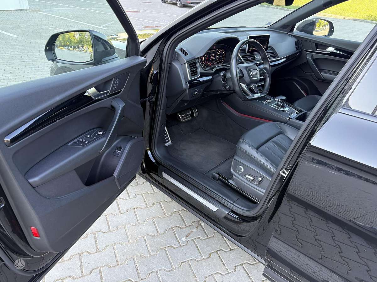 Audi Q5, 2.0 l., off-road / crossover