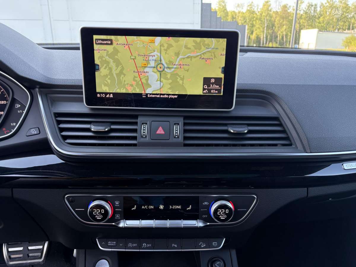 Audi Q5, 2.0 l., off-road / crossover
