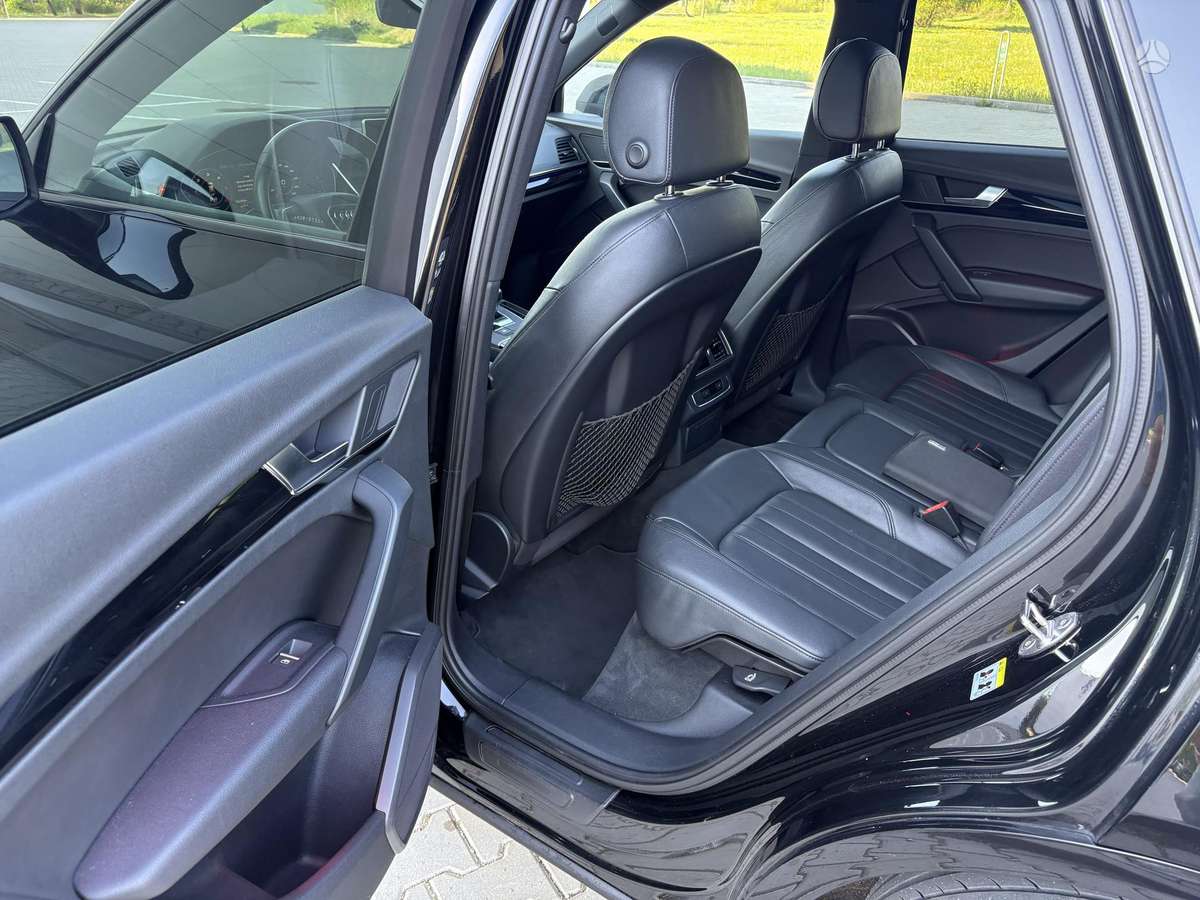 Audi Q5, 2.0 l., off-road / crossover