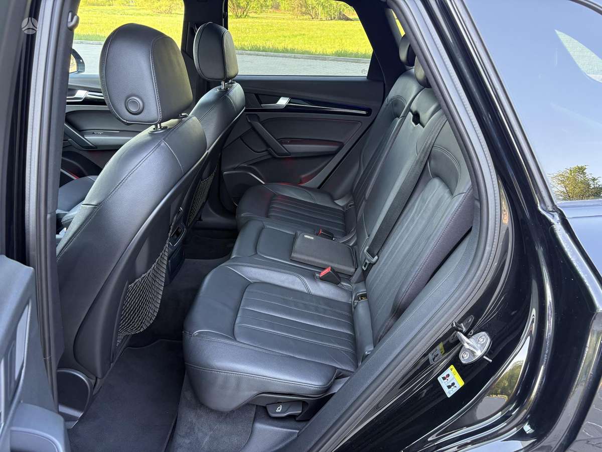 Audi Q5, 2.0 l., off-road / crossover
