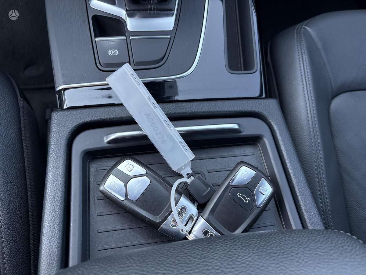 Audi Q5, 2.0 l., off-road / crossover