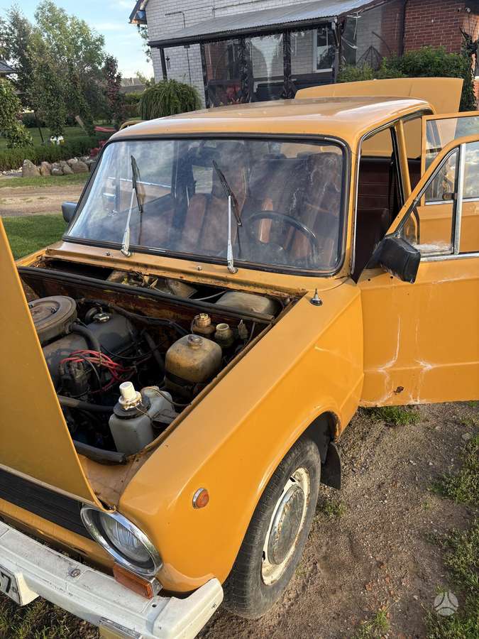 Lada 2101, saloon / sedan