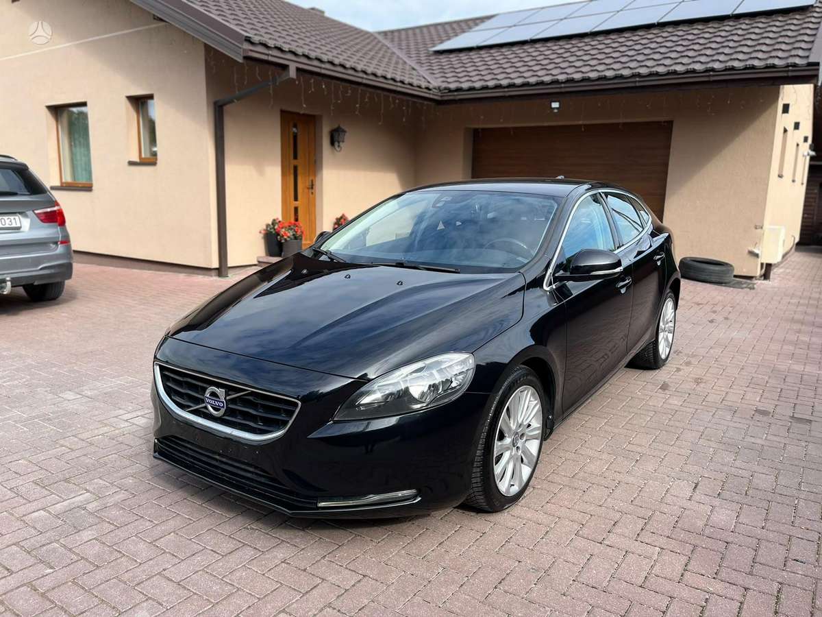 Volvo V40, 1.6 l., hatchback