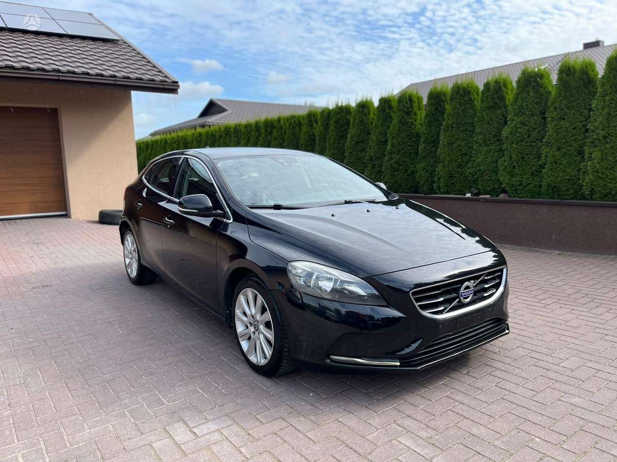 Volvo V40, 1.6 l., hatchback