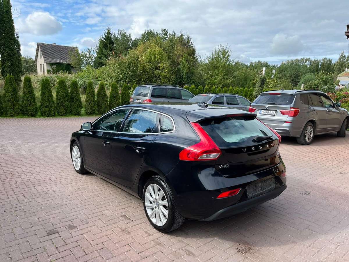 Volvo V40, 1.6 l., hatchback