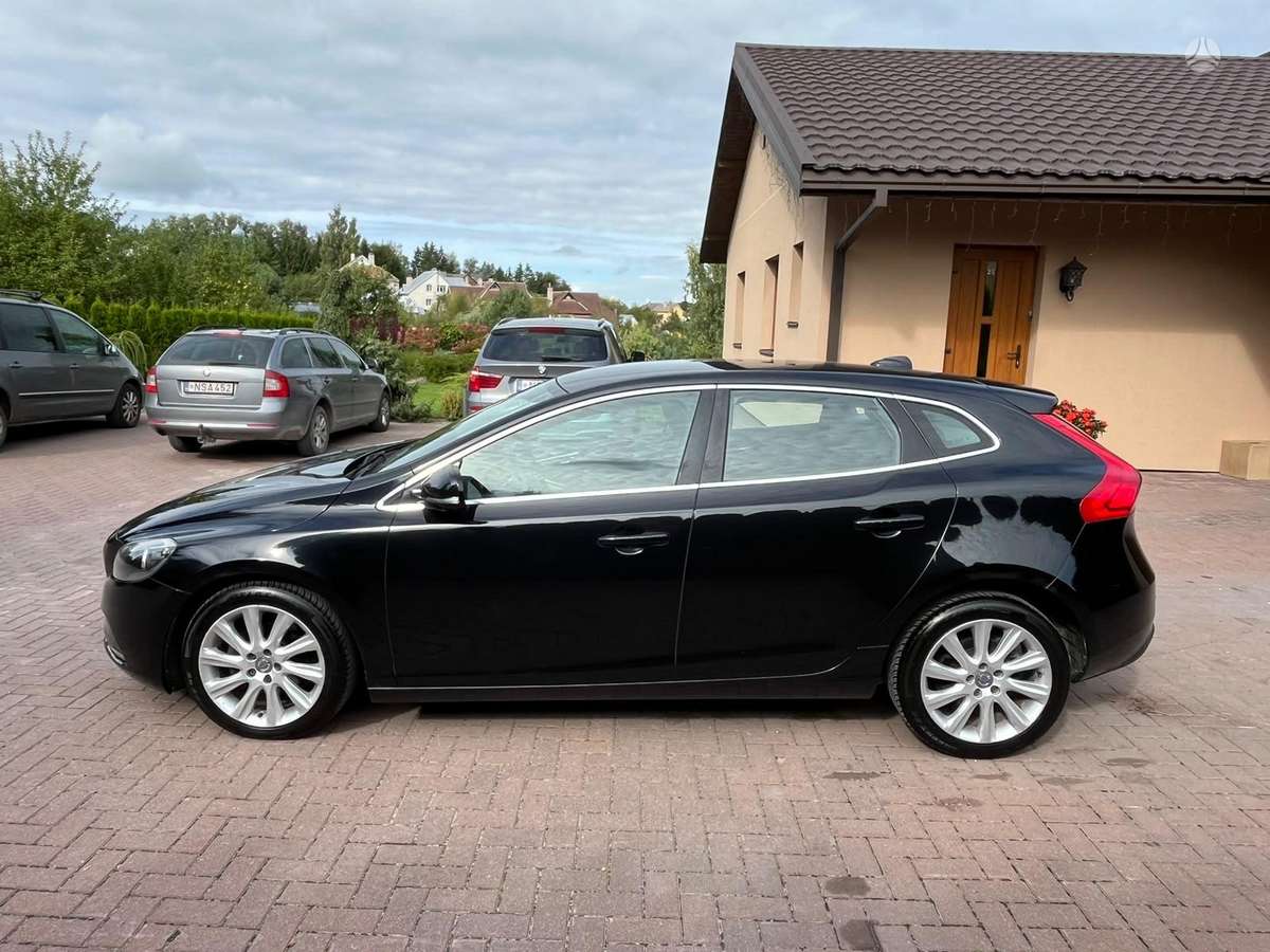 Volvo V40, 1.6 l., hatchback