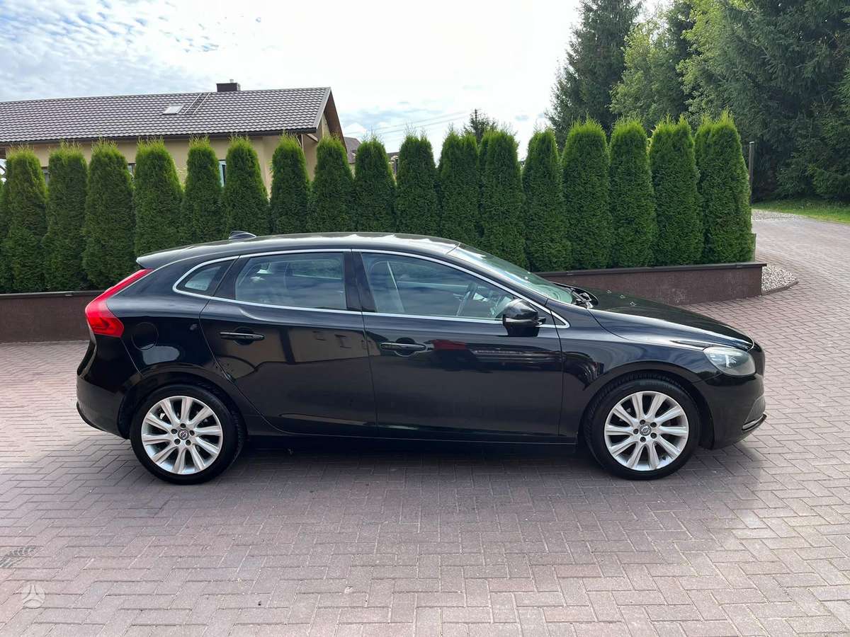 Volvo V40, 1.6 l., hatchback