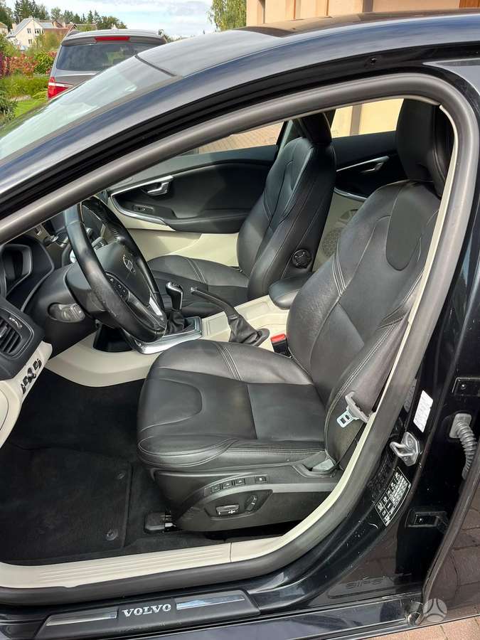 Volvo V40, 1.6 l., hatchback