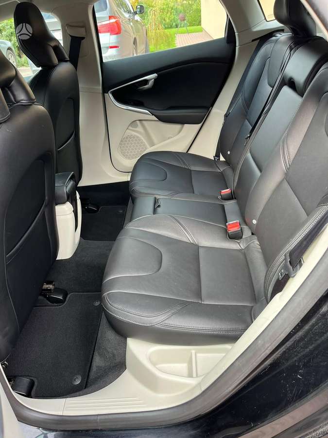 Volvo V40, 1.6 l., hatchback