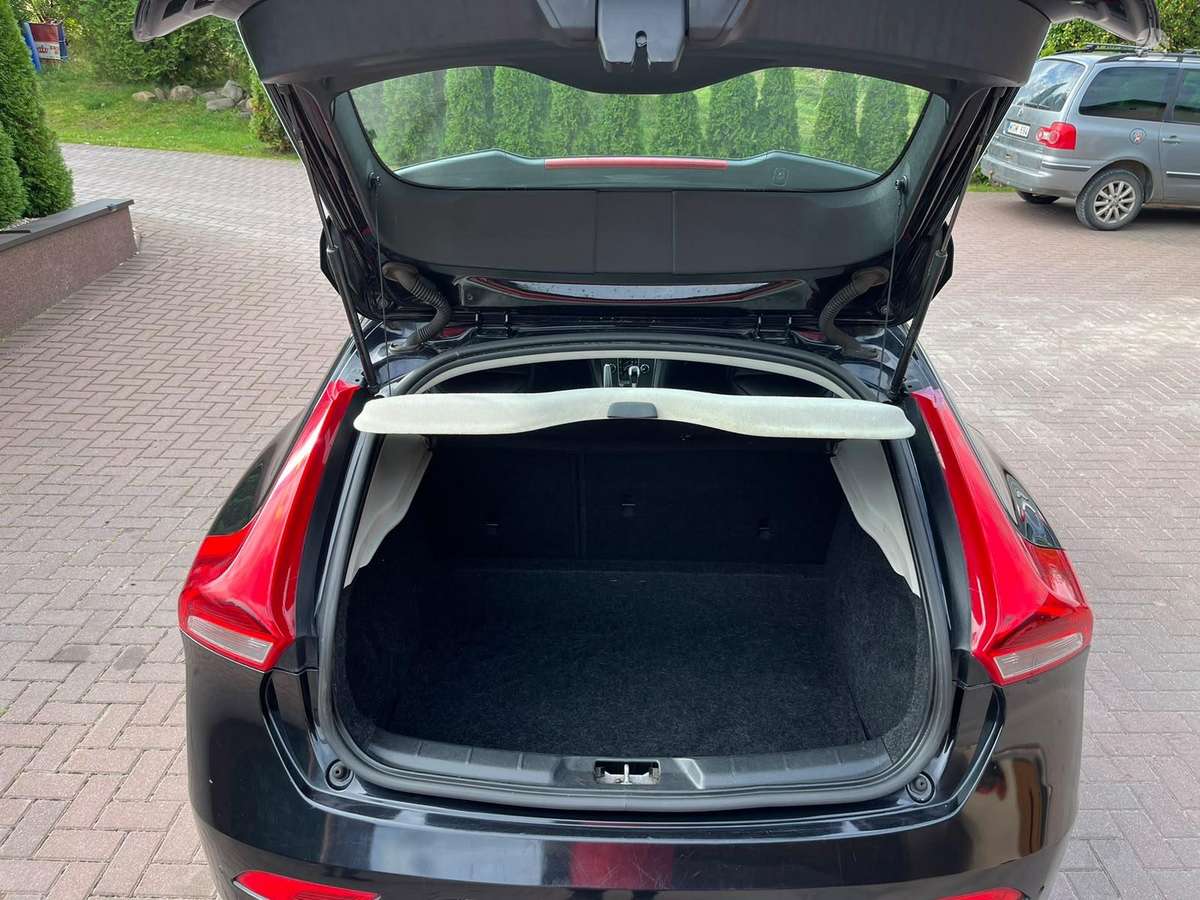 Volvo V40, 1.6 l., Хэтчбек