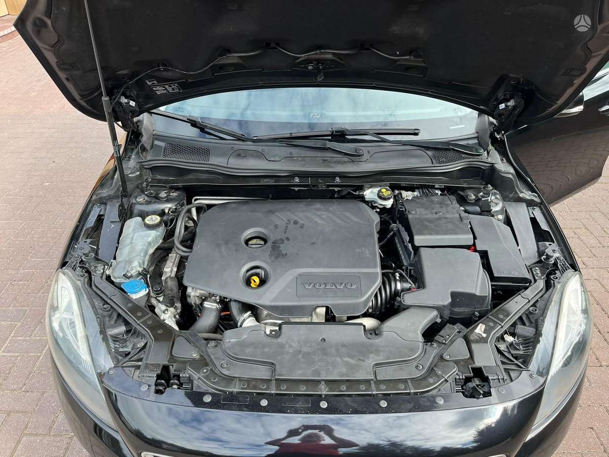 Volvo V40, 1.6 l., hatchback