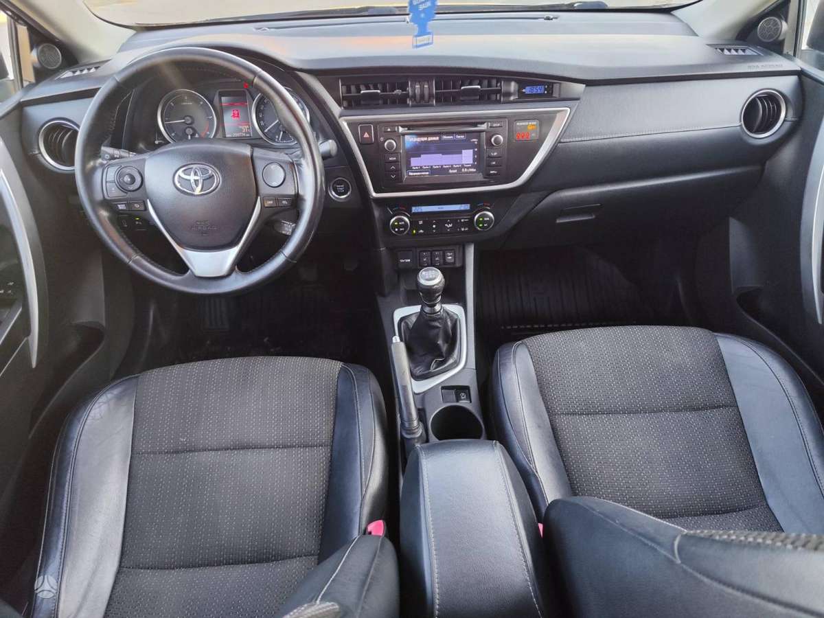 Toyota Auris, 2.0 l., hatchback