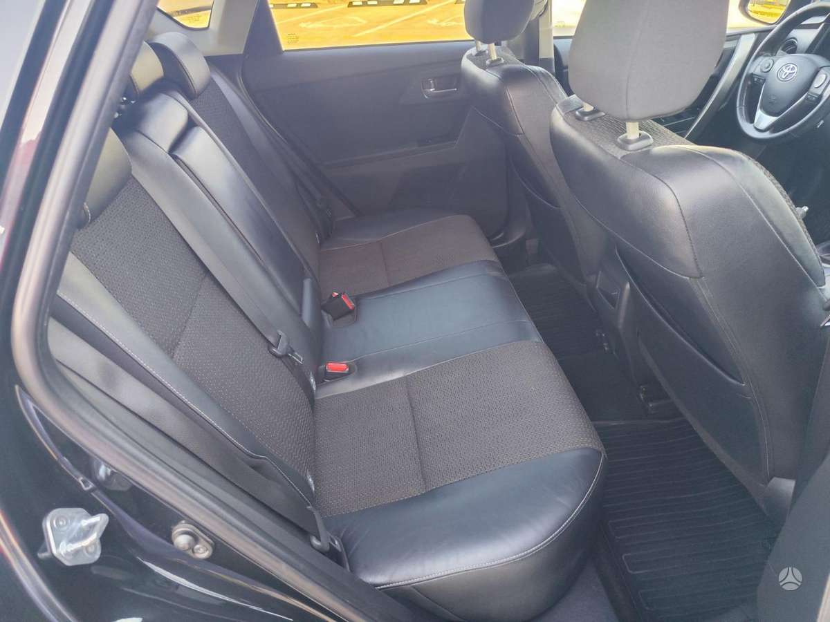 Toyota Auris, 2.0 l., hatchback