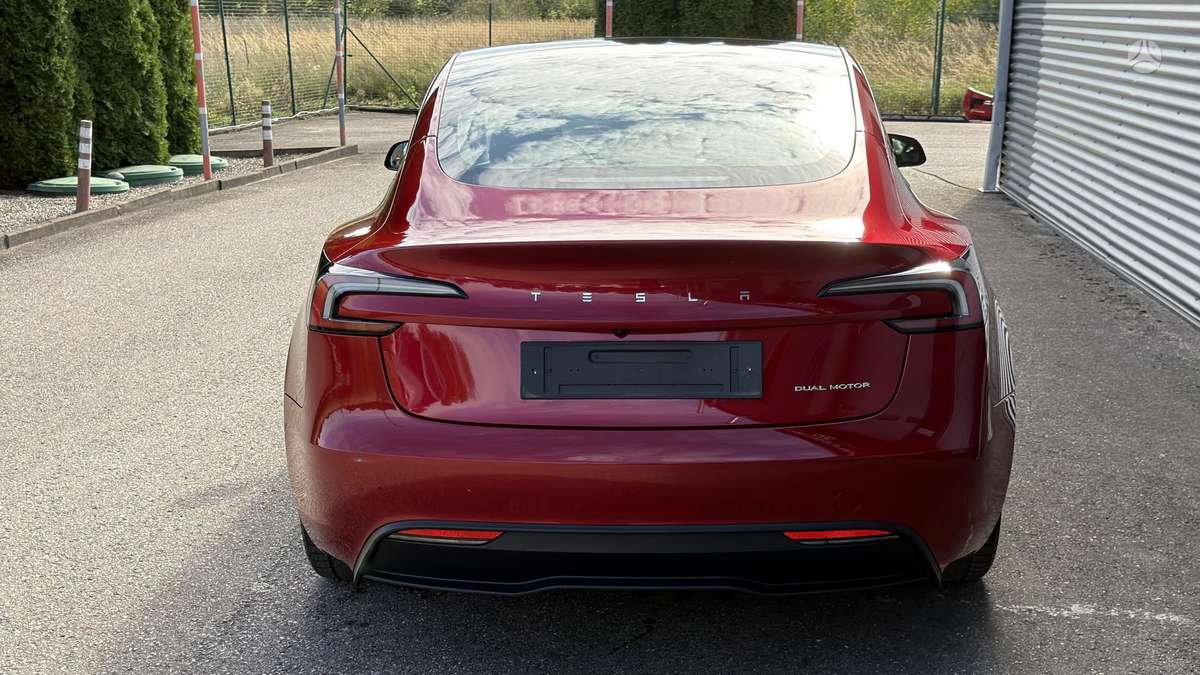 Tesla Model 3, 82 kWh, hatchback