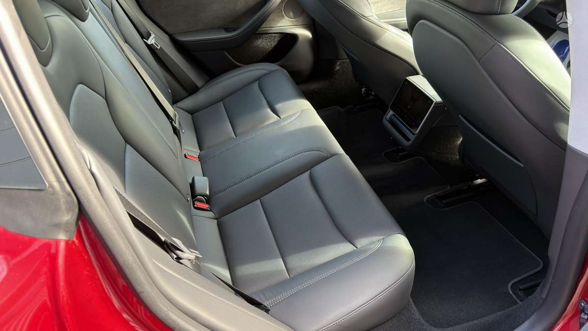 Tesla Model 3, 82 kWh, hatchback
