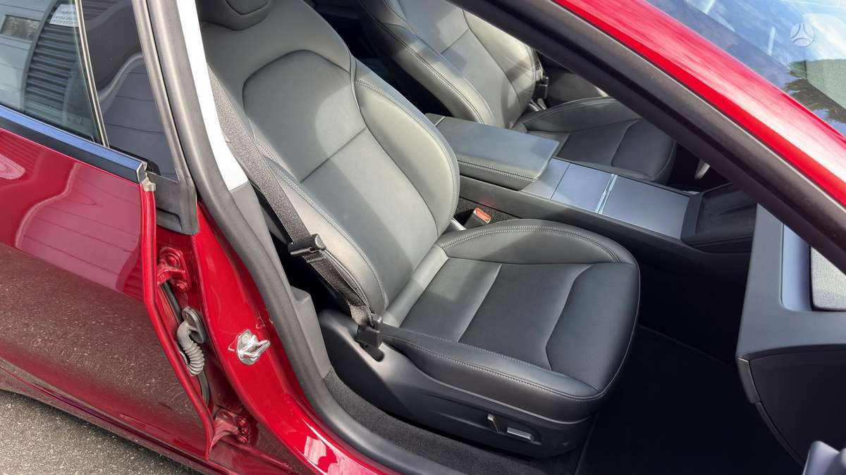 Tesla Model 3, 82 kWh, hatchback