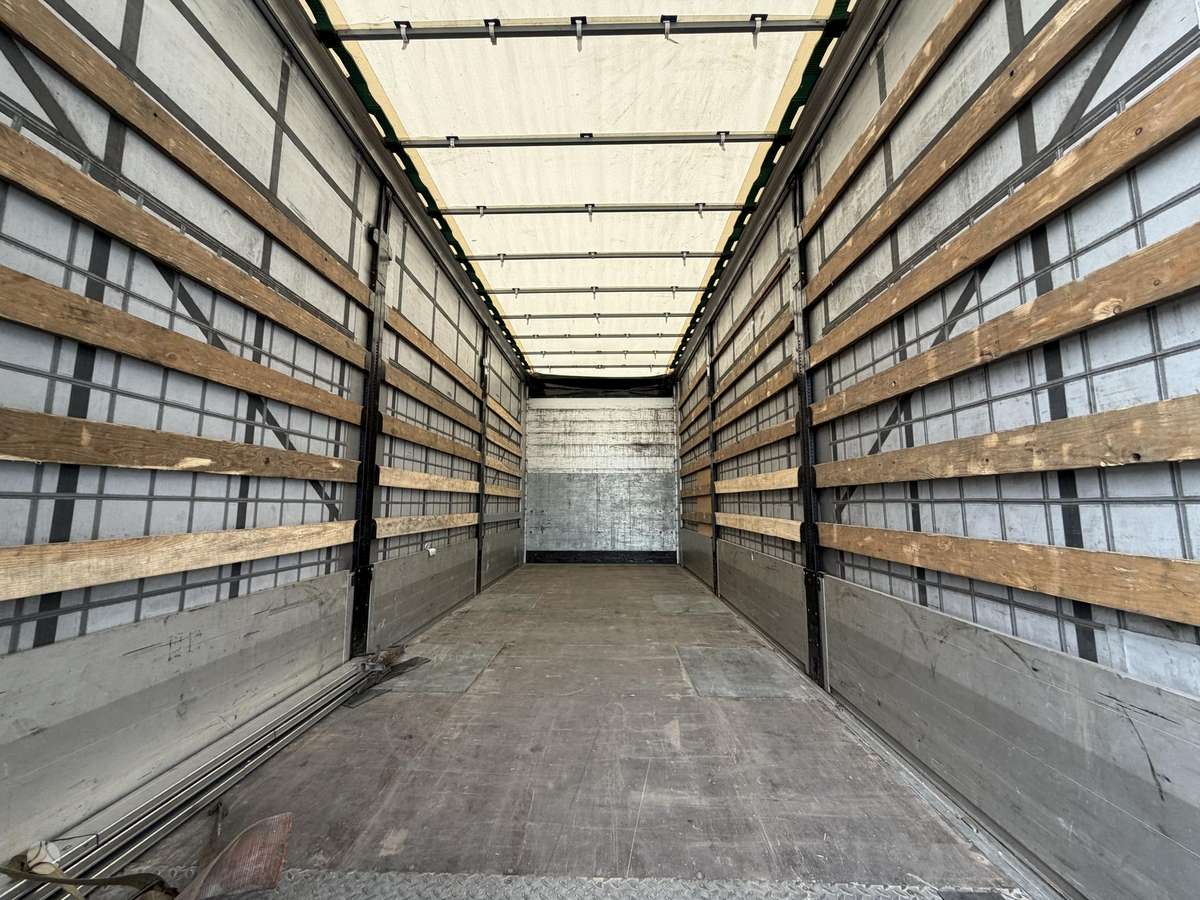 Scania R450 + Wielton, dropside with curtains