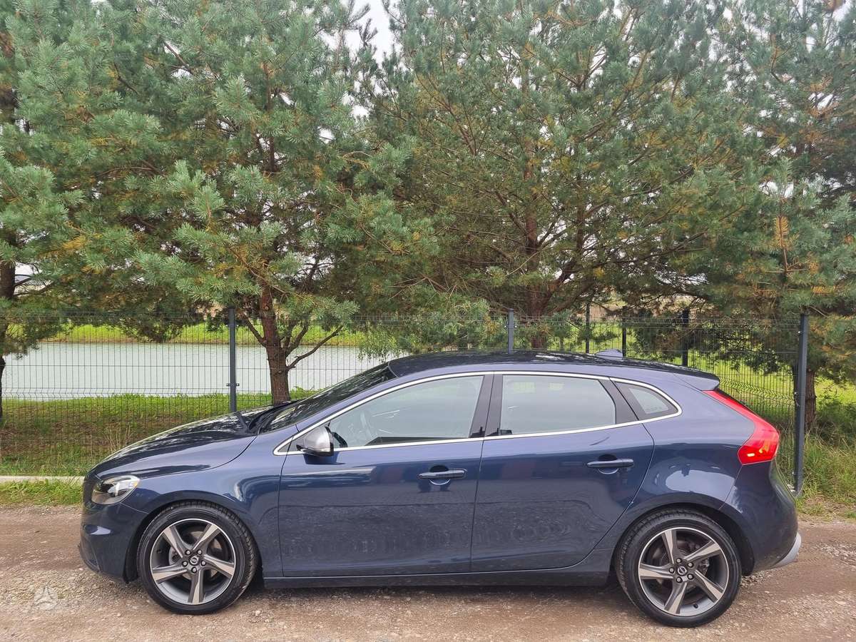 Volvo V40, 1.6 l., hatchback