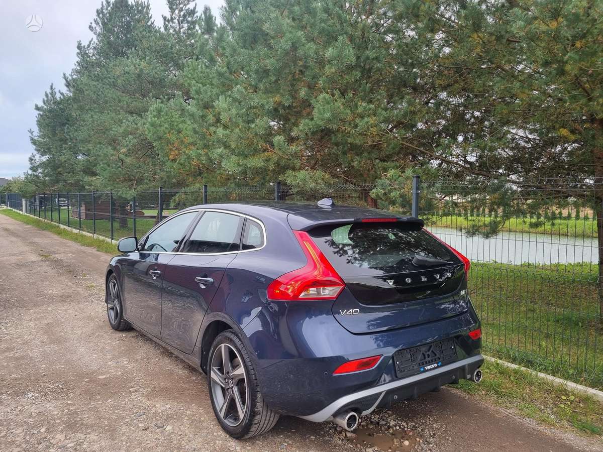 Volvo V40, 1.6 l., hatchback