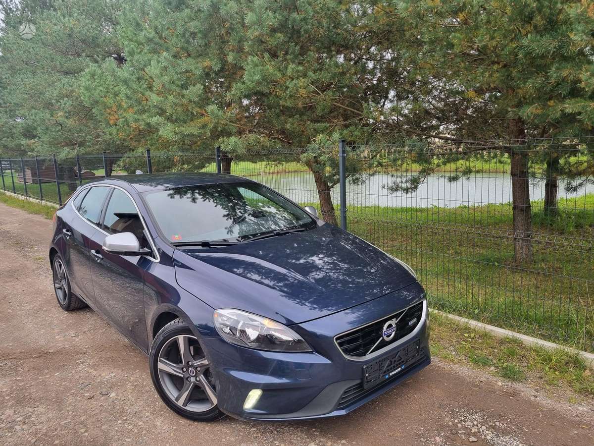 Volvo V40, 1.6 l., hatchback