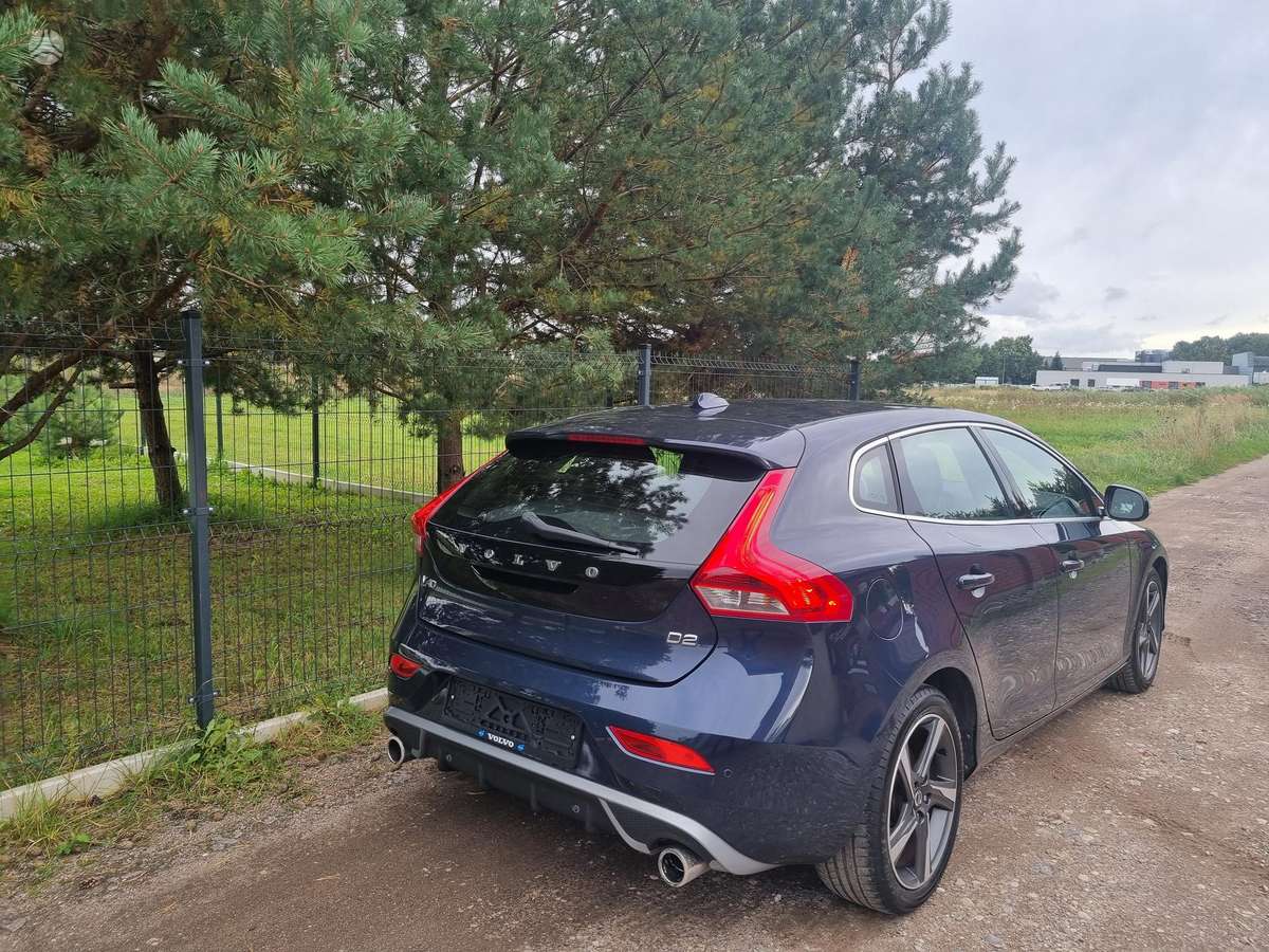Volvo V40, 1.6 l., hatchback