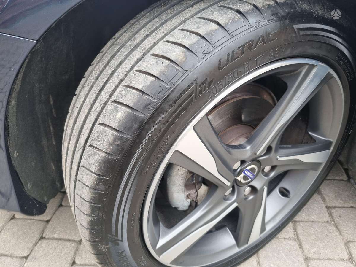 Volvo V40, 1.6 l., hatchback