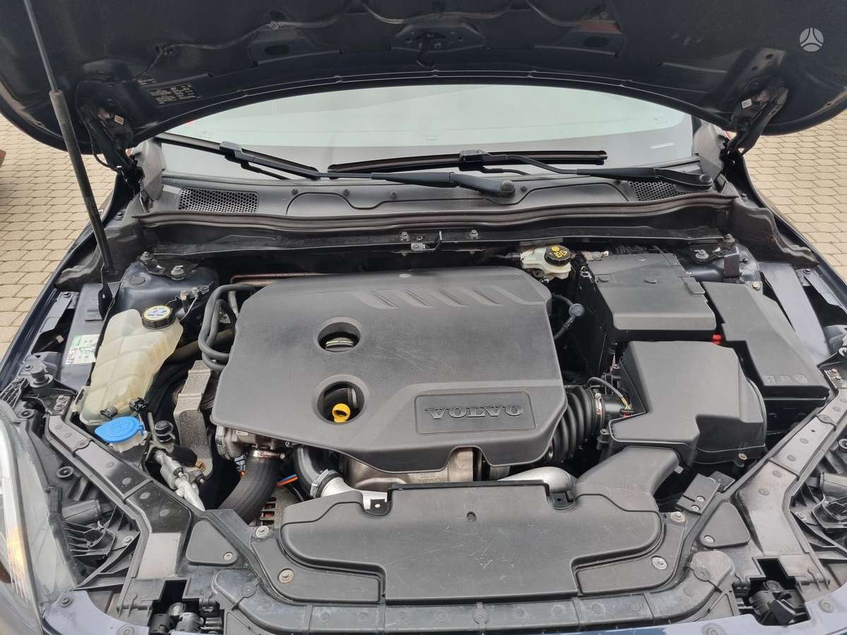 Volvo V40, 1.6 l., hatchback