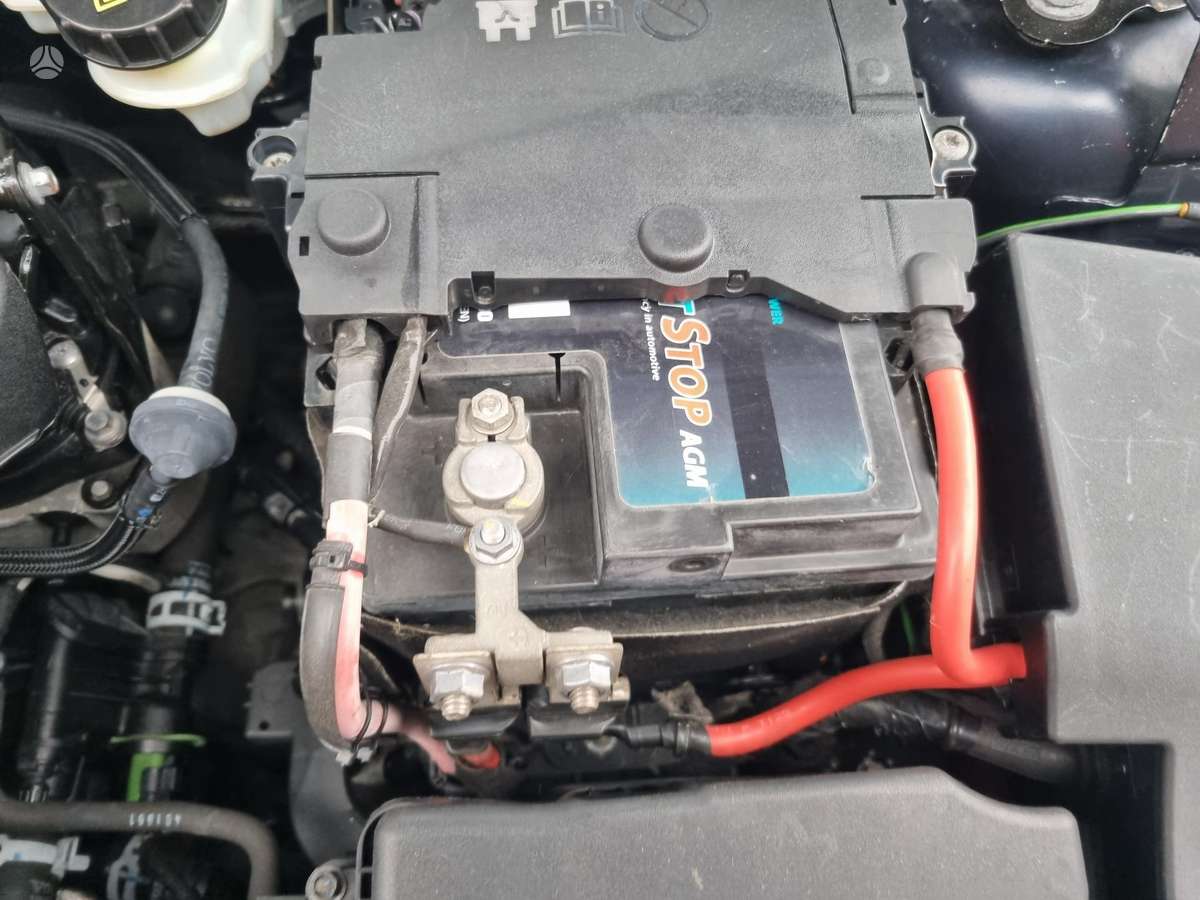 Volvo V40, 1.6 l., hatchback