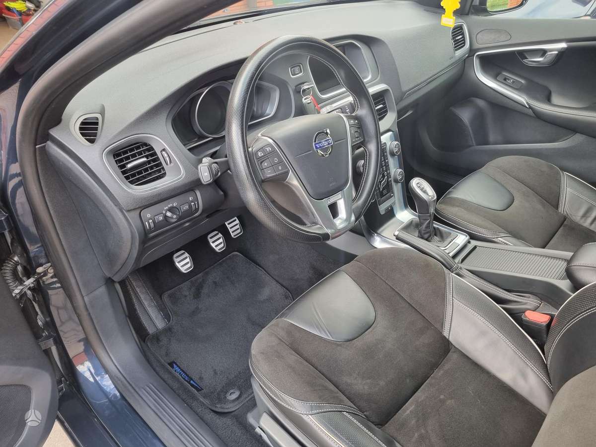 Volvo V40, 1.6 l., hatchback