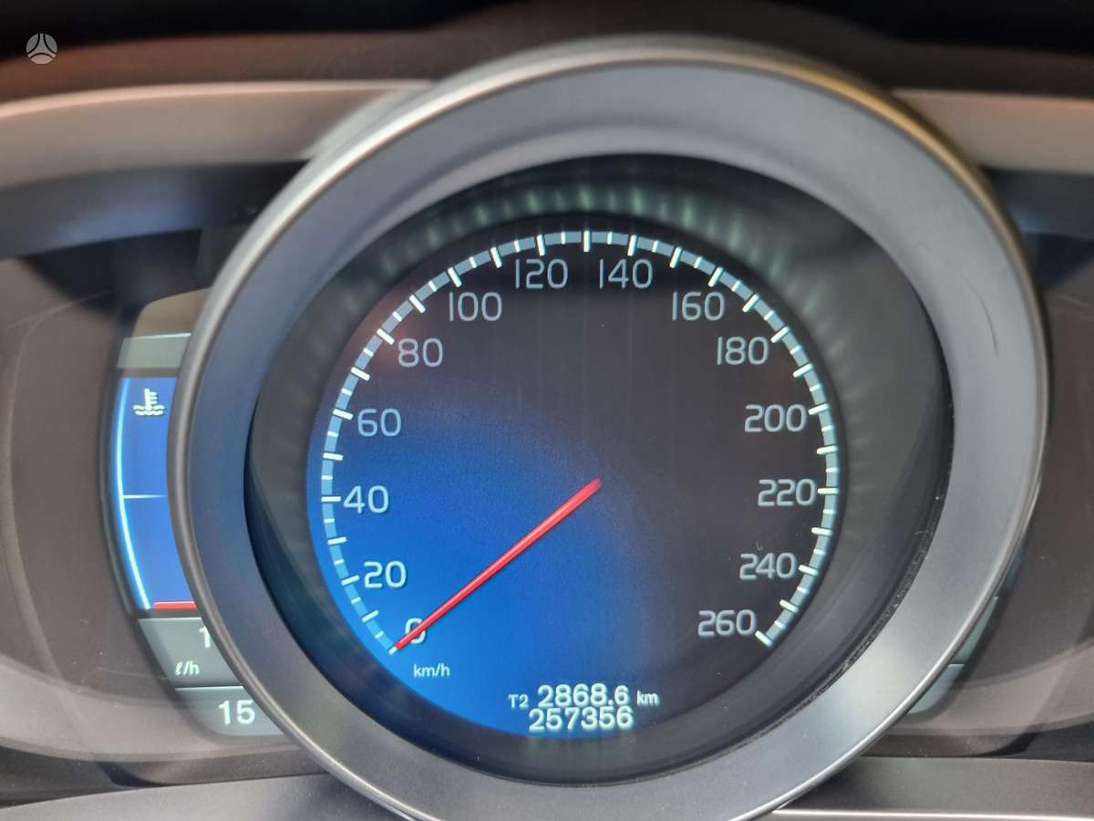 Volvo V40, 1.6 l., hatchback