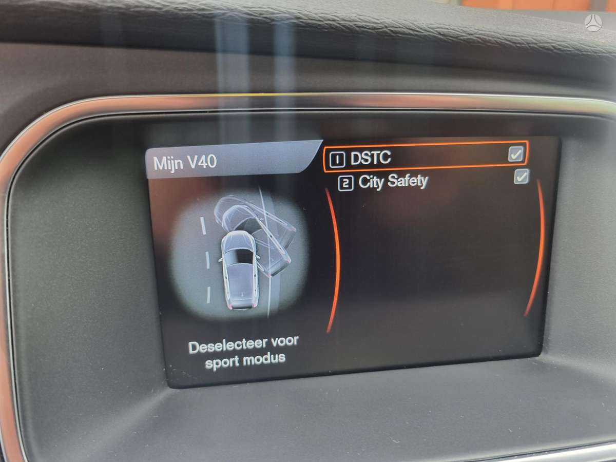 Volvo V40, 1.6 l., hatchback