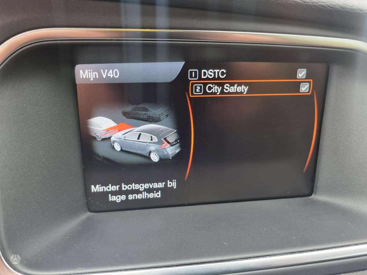 Volvo V40, 1.6 l., hatchback