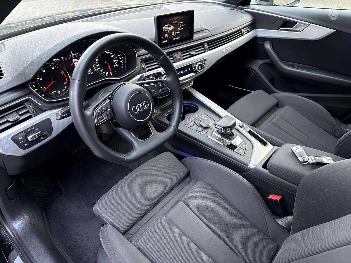 Audi A4, 2.0 l., Седан