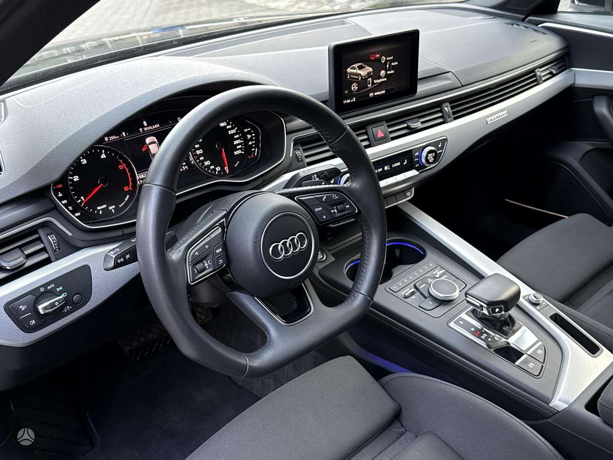 Audi A4, 2.0 l., Седан