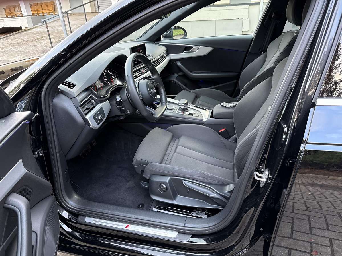 Audi A4, 2.0 l., Седан