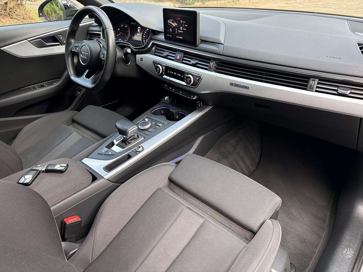 Audi A4, 2.0 l., Седан