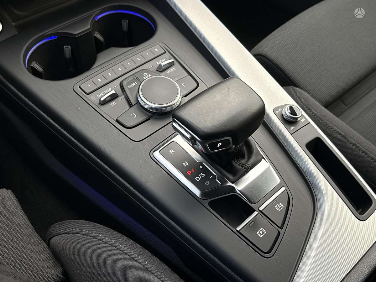Audi A4, 2.0 l., Седан