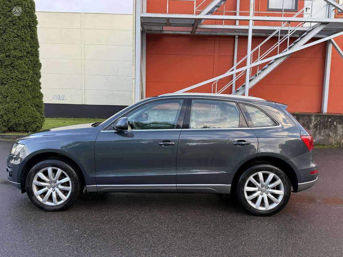 Audi Q5, 2.0 l., off-road / crossover