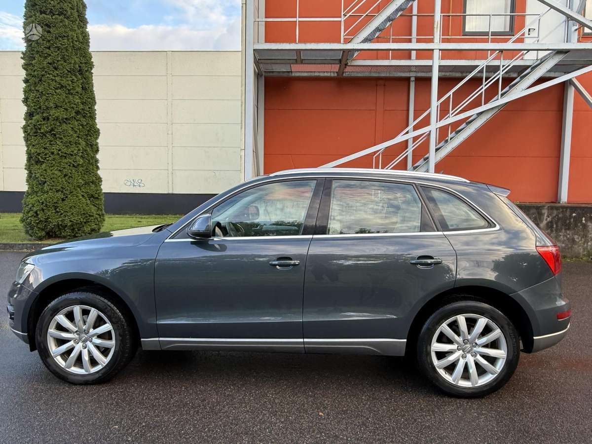 Audi Q5, 2.0 l., off-road / crossover