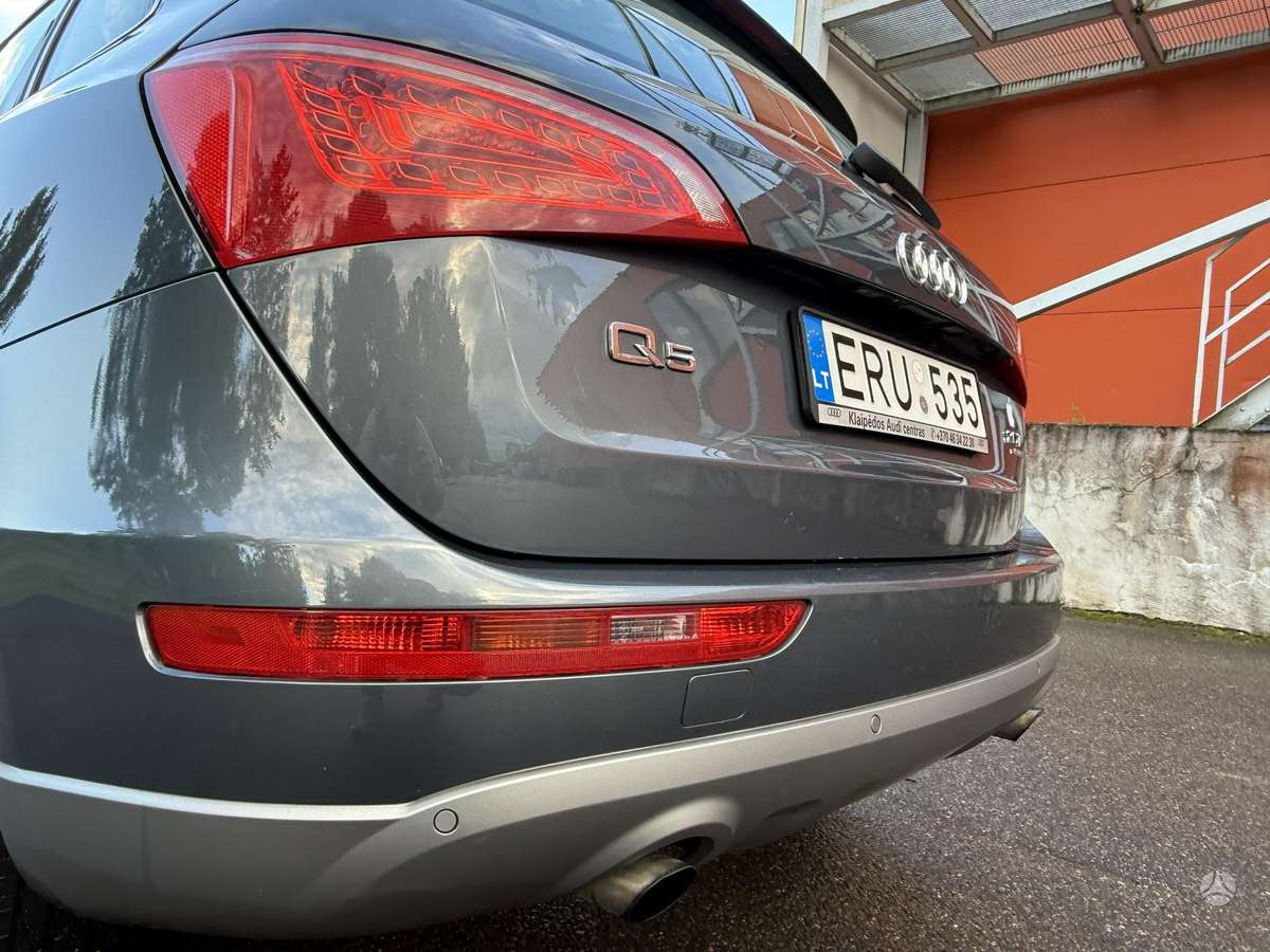 Audi Q5, 2.0 l., off-road / crossover