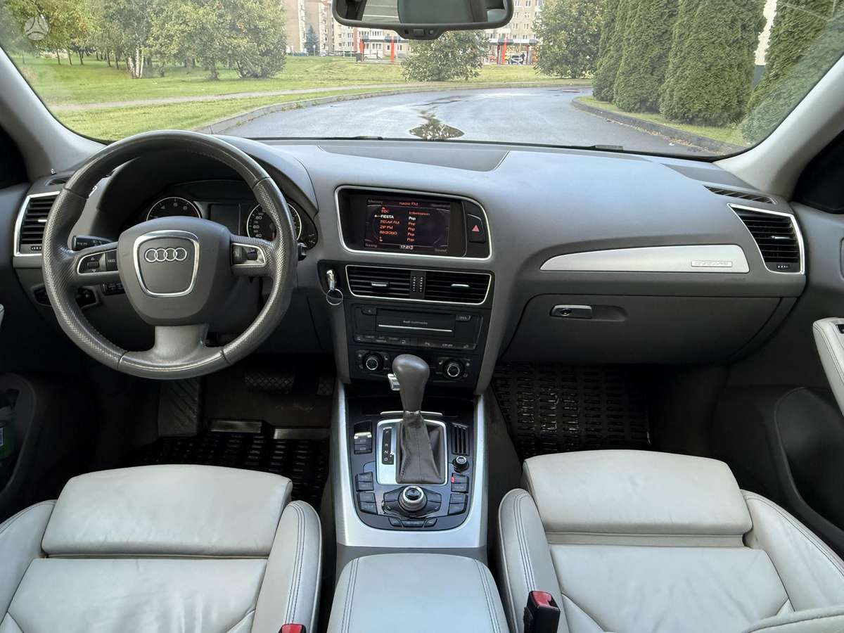 Audi Q5, 2.0 l., off-road / crossover