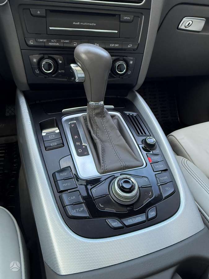 Audi Q5, 2.0 l., off-road / crossover