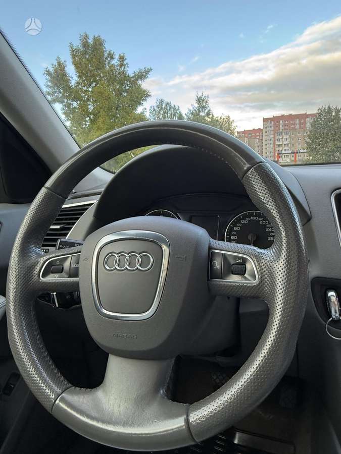 Audi Q5, 2.0 l., off-road / crossover