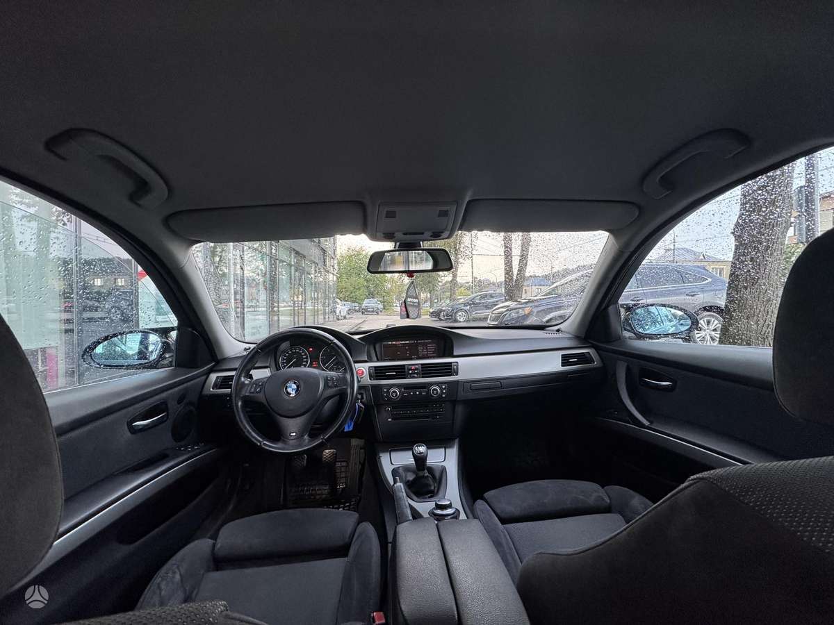 BMW 330, 3.0 l., Седан