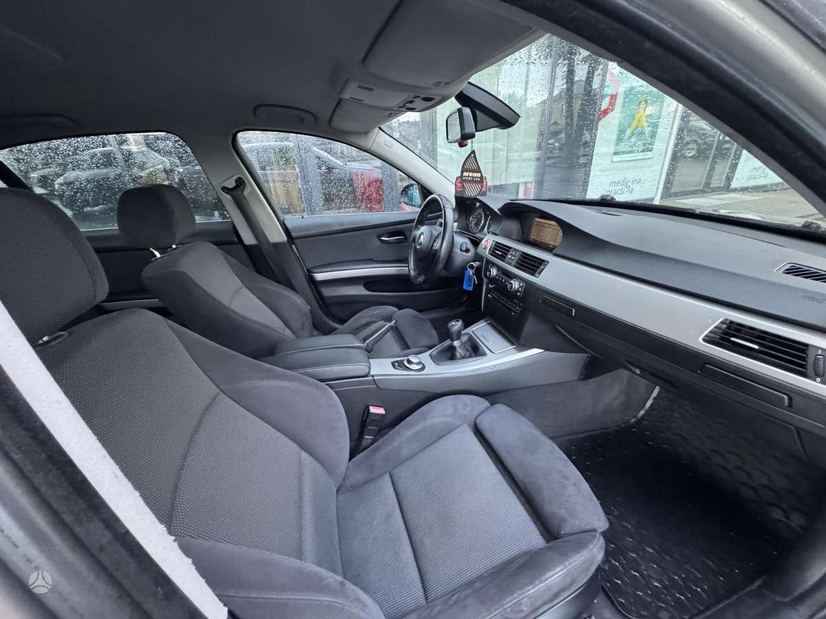 BMW 330, 3.0 l., Седан