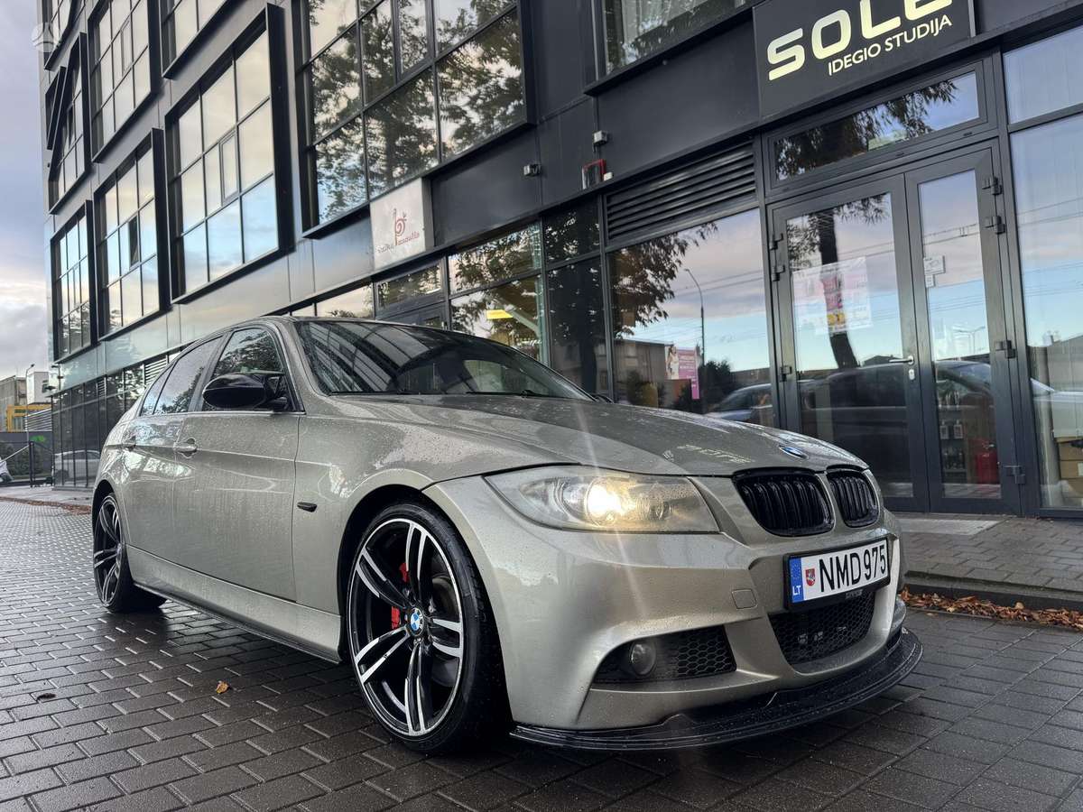 BMW 330, 3.0 l., Седан