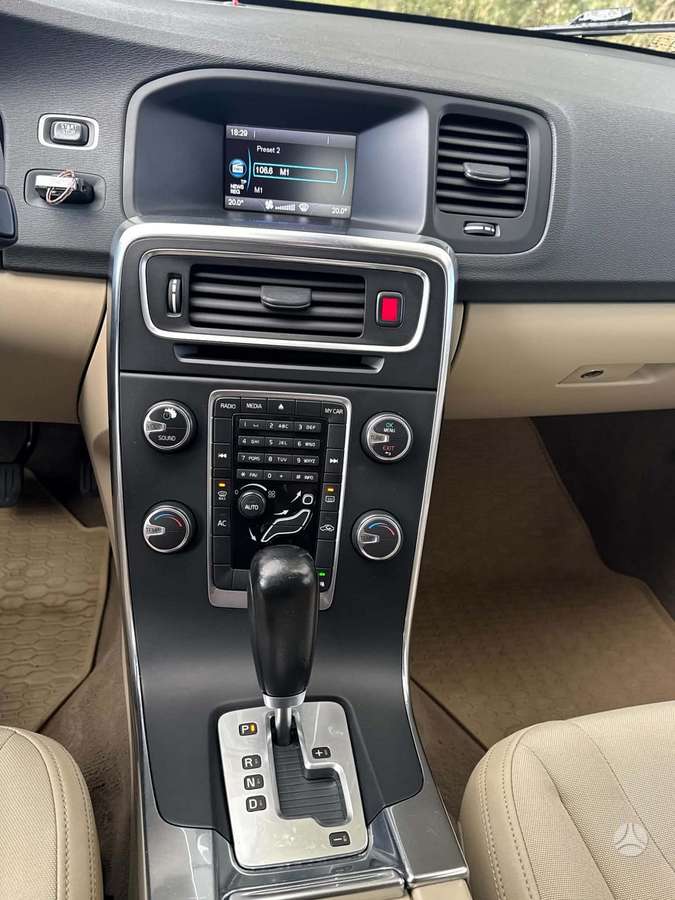 Volvo S60, 2.0 l., Седан