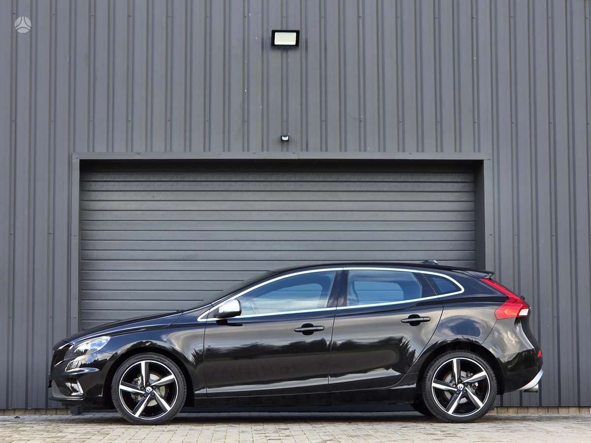 Volvo V40, 2.0 l., hatchback