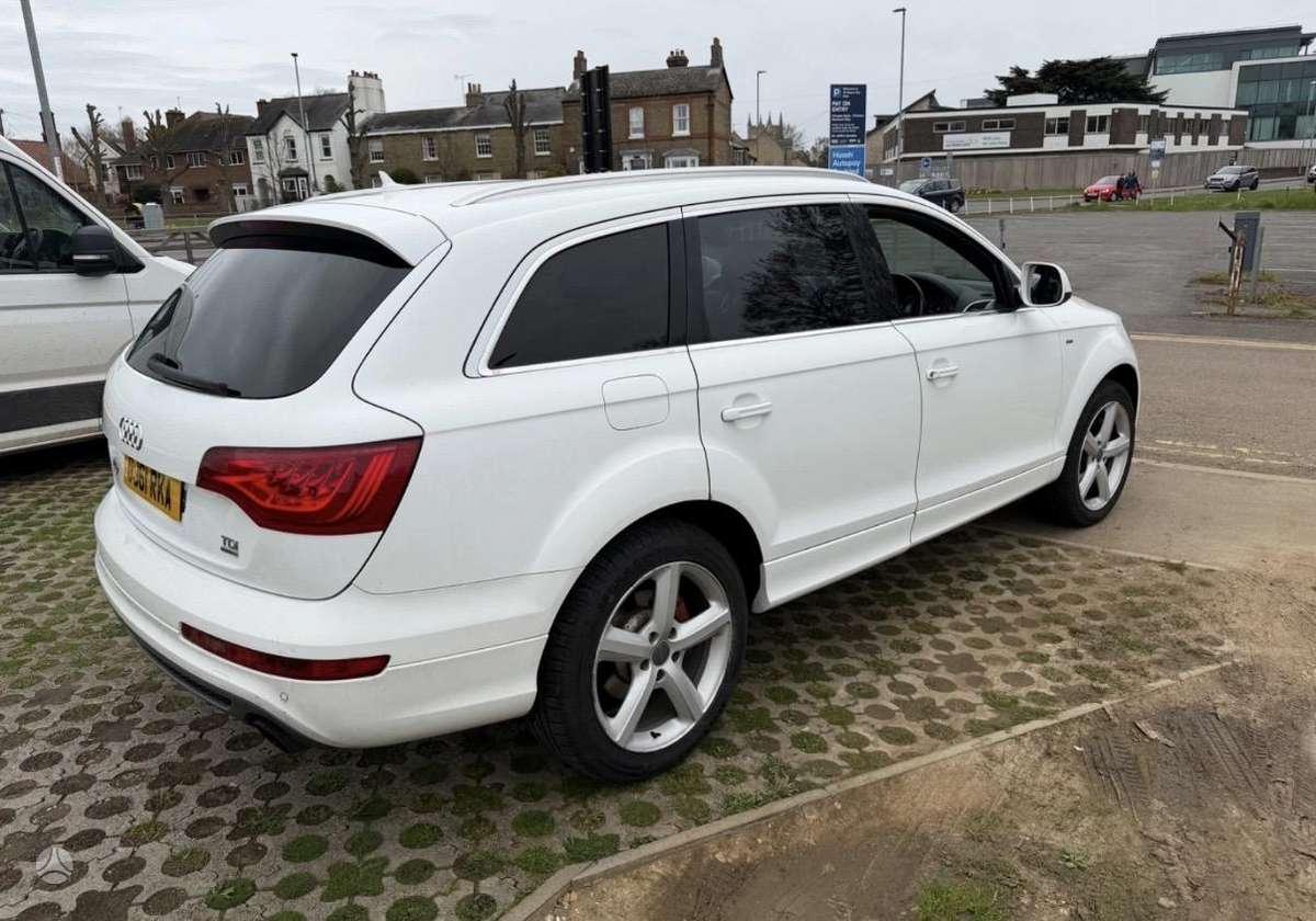 Audi Q7, 3.0 l., off-road / crossover